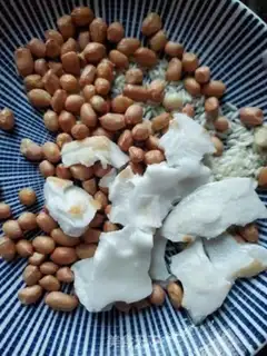 Make Coconut peanuts step 1