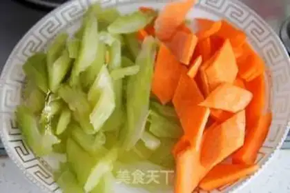 Make Celery fried mushrooms step 0