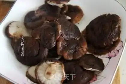 Make Celery fried mushrooms step 1