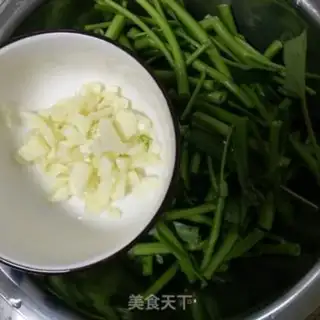 Make Garlic cabbage step 1