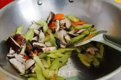 Make Celery fried mushrooms step 4