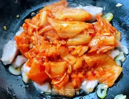 Make Hot cabbage tofu seaweed soup step 4