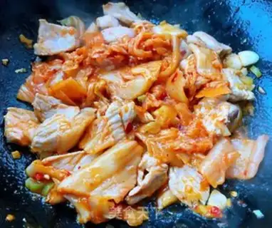 Make Hot cabbage tofu seaweed soup step 5