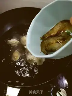 Make Shrimp boils dumplings step 4