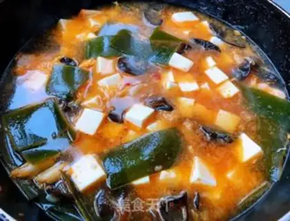 Make Hot cabbage tofu seaweed soup step 7