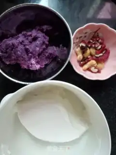 Make Potato mashed nut yogurt cup step 0