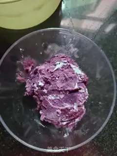 Make Potato mashed nut yogurt cup step 2