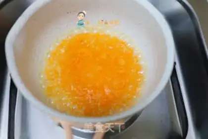 Make Carrot flowers, thick egg burns step 1
