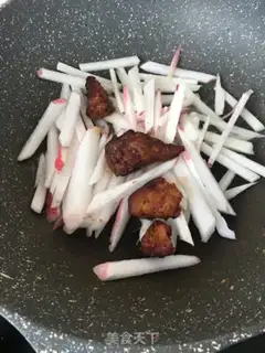 Make Puffed meat and radish step 2