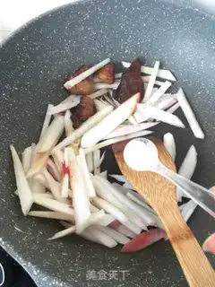 Make Puffed meat and radish step 3
