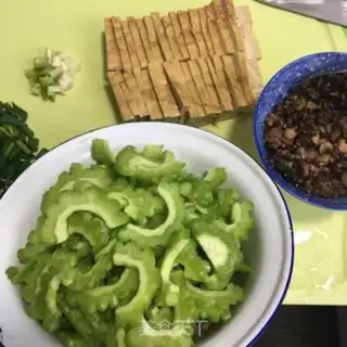 Make The fragrance of meat sauce step 0