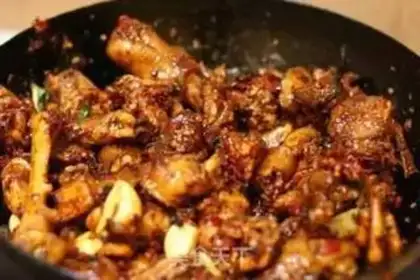 Make Chicken paste from the iron pot step 1