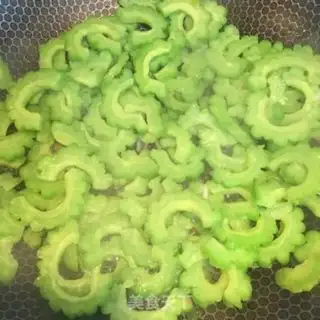 Make The fragrance of meat sauce step 2