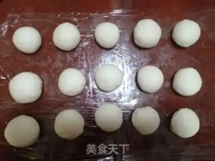 Make Black sesame heart rolls step 2