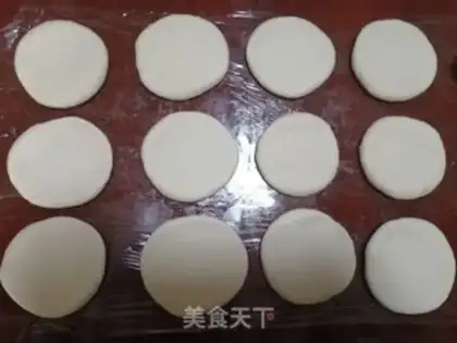 Make Black sesame heart rolls step 3