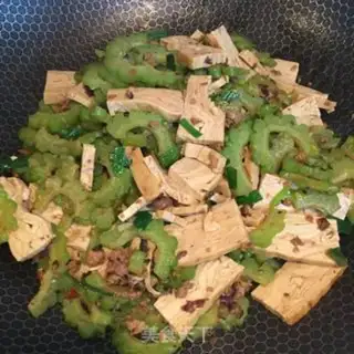 Make The fragrance of meat sauce step 4