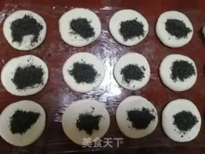 Make Black sesame heart rolls step 4