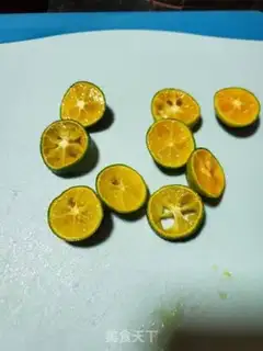 Make Ice-green lemon honey water step 1