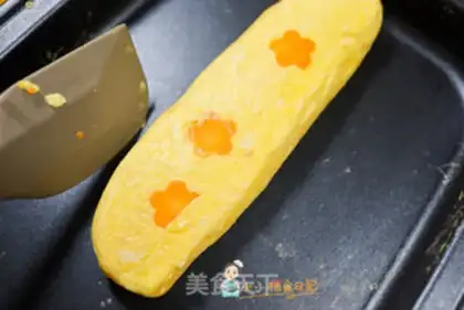 Make Carrot flowers, thick egg burns step 10
