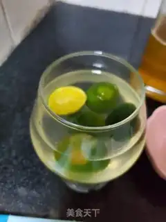 Make Ice-green lemon honey water step 2