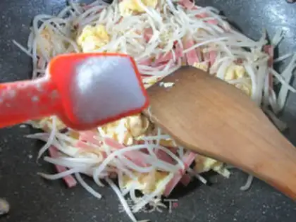 Make The saline-legged duck egg fried green beans step 5