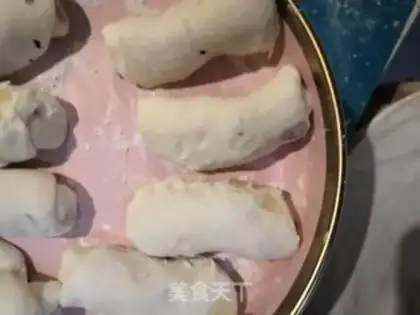 Make Rose moon cake step 3