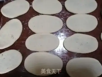 Make Black sesame heart rolls step 6