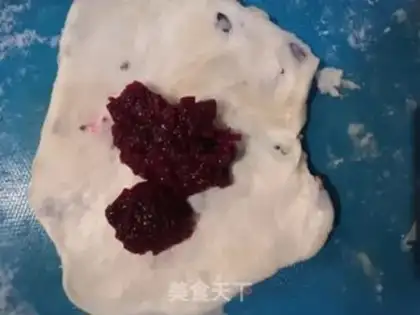 Make Rose moon cake step 4
