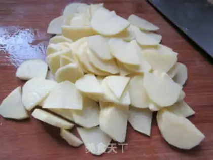 Make A duck egg with fried potatoes step 3