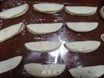 Make Black sesame heart rolls step 7