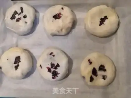 Make Rose moon cake step 5