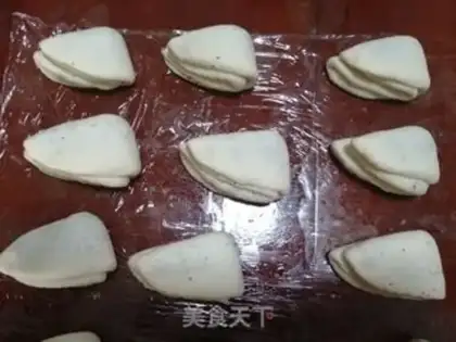 Make Black sesame heart rolls step 8