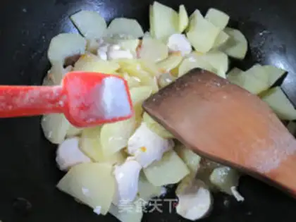 Make A duck egg with fried potatoes step 6