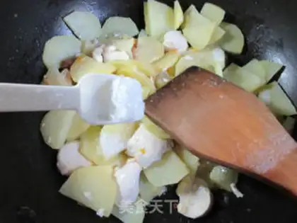 Make A duck egg with fried potatoes step 7