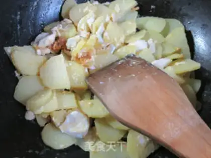Make A duck egg with fried potatoes step 8