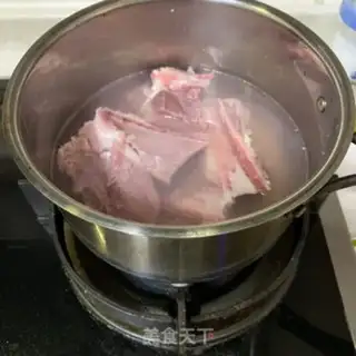 Make Five fingers of peach bone soup step 2