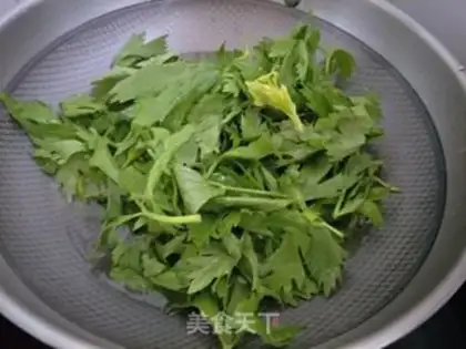Make Garlic celery leaves step 2