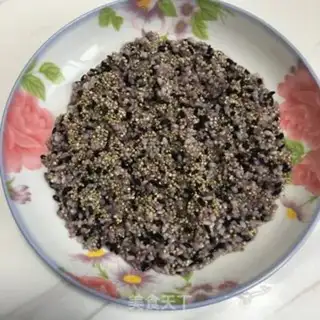 Make A quinoa nut yogurt salad step 0