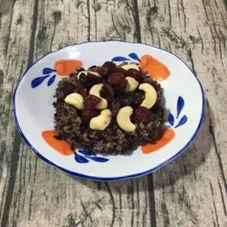 Make A quinoa nut yogurt salad step 2