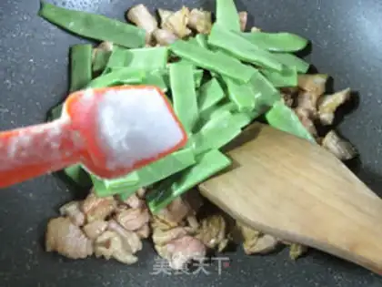 Make A quinoa nut yogurt salad step 3