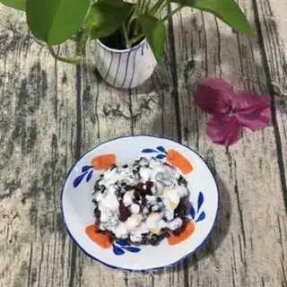 Make A quinoa nut yogurt salad step 4