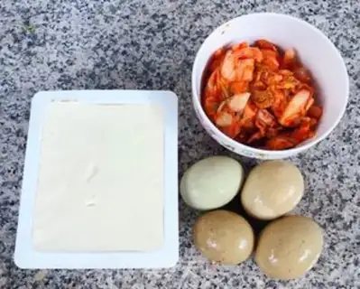 Make Tofu eggs and spicy cabbage step 0