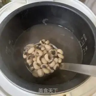 Make A caterpillar fan step 1