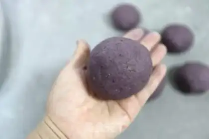 Make Black rice buns and bean sandbags step 10