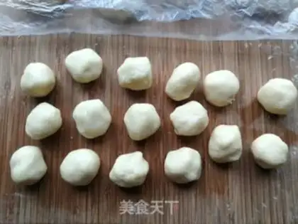 Make Bean pineapple bun step 5