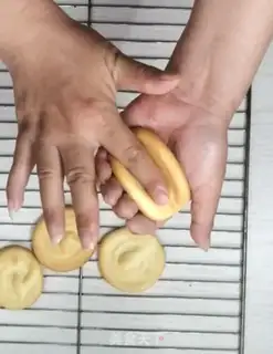 Make Ice cream rolls step 12