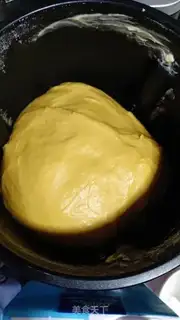 Make Pumpkin toast from a swirl-lace step 4