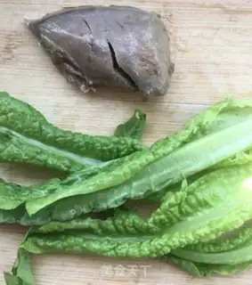 Make Doves with gravy leaves step 5