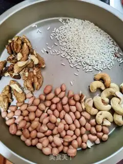 Make The fragrance of peanut walnuts step 0