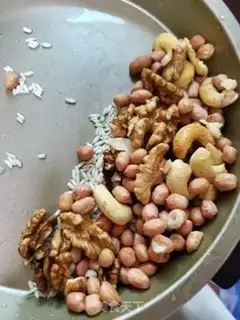 Make The fragrance of peanut walnuts step 1